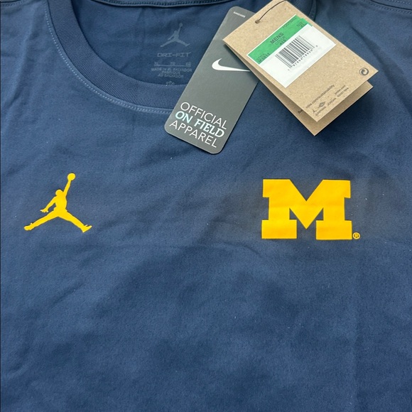 Jordan Men's Michigan Wolverines Navy Logo Shirt - Picture 4 of 8